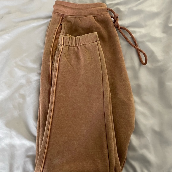 Alphalete Essential Oversized Joggers Clay - Picture 3 of 3